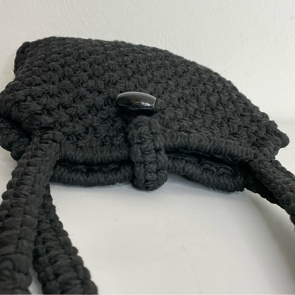 Vintage 90s/Y2K black macramé crochet purse with wooden bead closure - Picture 7 of 17